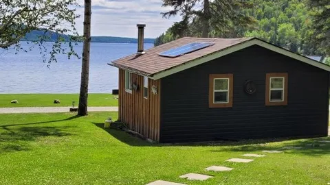 Cabin #3 - 2 Bedroom Lakeview Cabin w/ 2 Double Beds and 2 Singles — image 1 of 10
