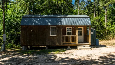 Cabin 1 - Large — image 1 of 8