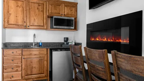 Park Hotel - Standard 2 Bedroom (Sleeps 4) — image 2 of 4