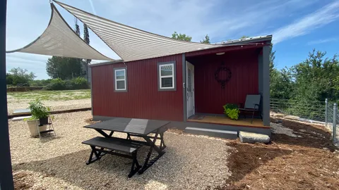 Red Cabin — image 1 of 8