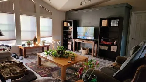 House — image 1 of 17