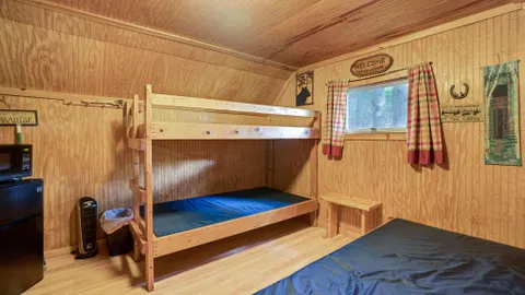 Kozy Cabin — image 2 of 6