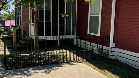Deluxe Cottage — image 2 of 11