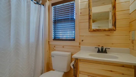 Cabin — image 2 of 10