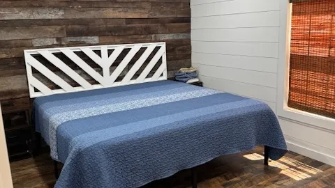 Cabin 18 — image 2 of 7