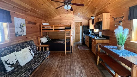 Twilight Terrace Cabin — image 4 of 4