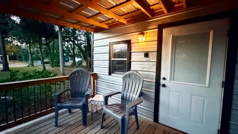 Cabin 5 — image 2 of 11