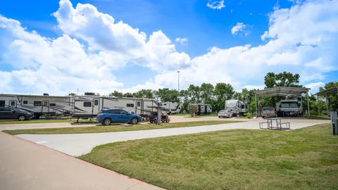 Pull-Through Super RV Site — image 4 of 4
