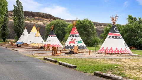 16' Tipi Lakeside — image 1 of 4