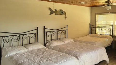Deluxe Cabin — image 9 of 9
