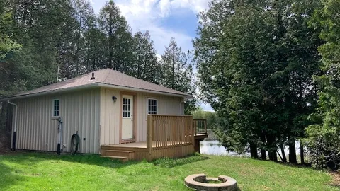 Lilypad Lodge — image 13 of 13