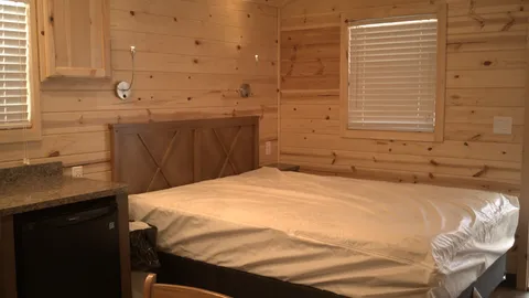 Deluxe Small Furnished Cabin — image 2 of 5