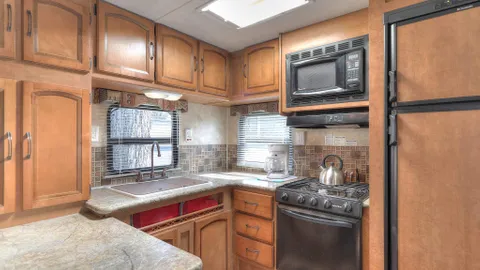 RV Rentals - RV 74 Can't Bear to Leave — image 10 of 10