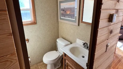 LUXURY CABIN B — image 2 of 7