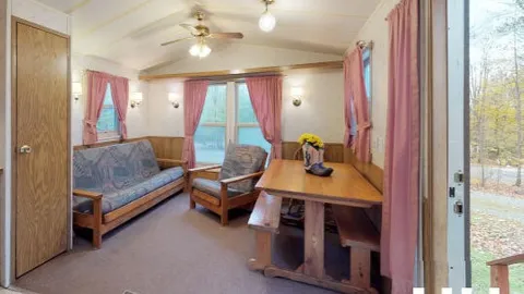 Holiday House (Sleeps 8) — image 5 of 5