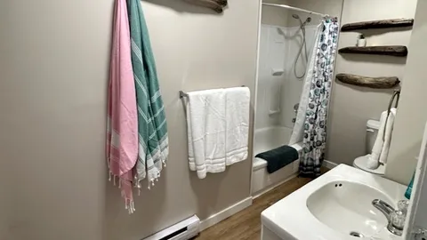 Cabin 6 - 1 bedroom, pull out couch & Full Kitchen — image 2 of 8