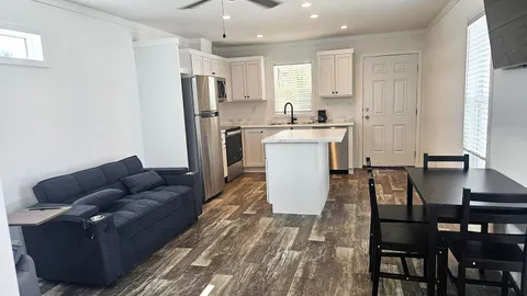 Premium Rental 1 Bedroom — image 8 of 8