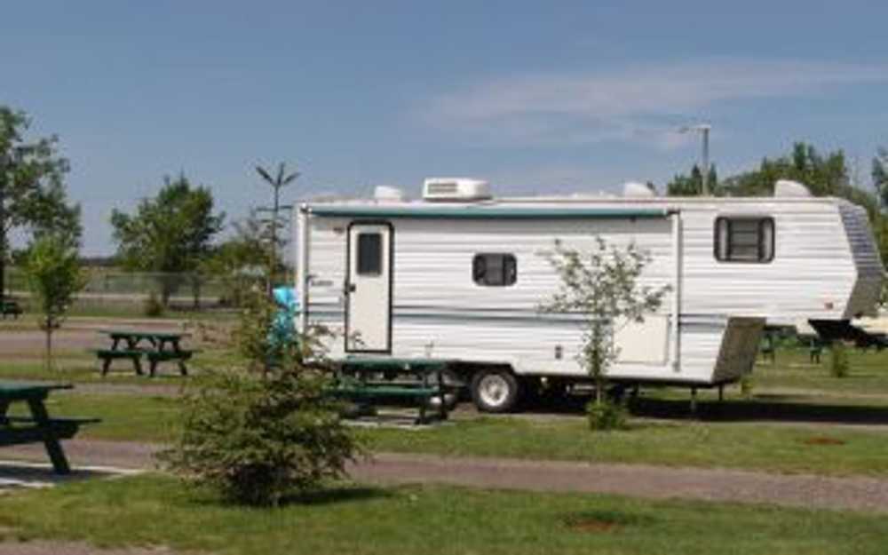 Mountain View Camping, Calgary, Alberta - Photo 2