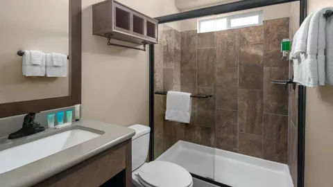 Chateau 2 Bedroom with Bunks — image 8 of 8