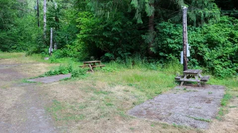Parkside Full Hookup RV Site — image 4 of 4