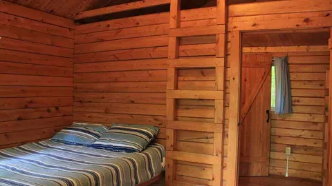 Cabin — image 2 of 5