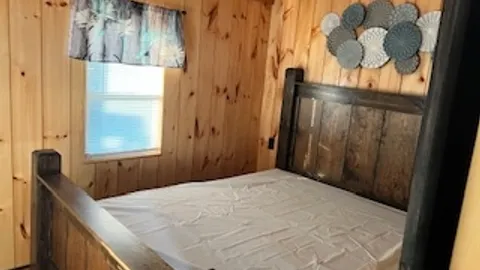 Deluxe Cabins — image 2 of 8