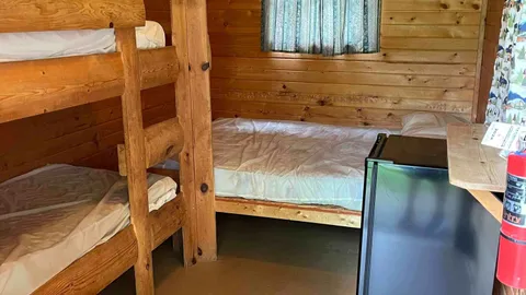 SMALL CABIN NO A/C — image 8 of 8