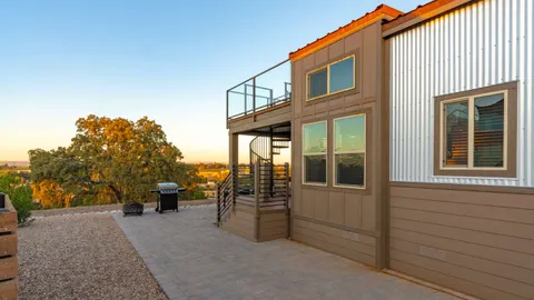 Tuscany 1 Bedroom with Deck — image 2 of 10