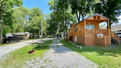 Buddy Deluxe Cabin — image 1 of 7