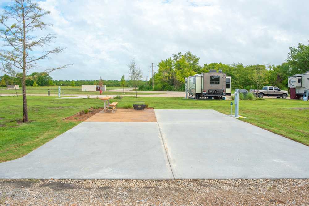 Premium Back-In w/ Parking RV Site