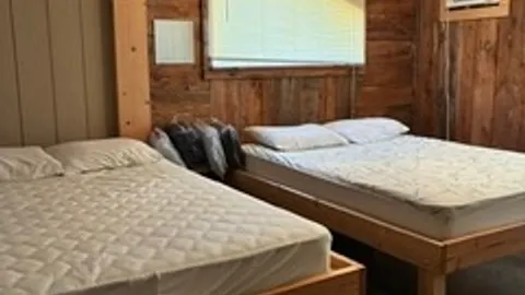 Shared House - 2 Queen Beds  — image 6 of 6