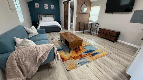 Deluxe 1 Bedroom Cabin — image 1 of 21