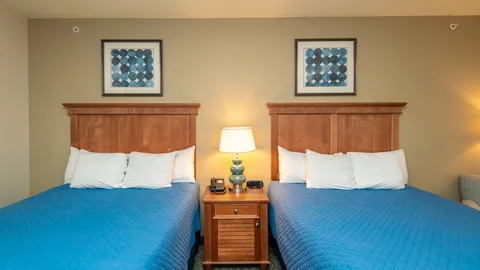 2 Queen Beds — image 2 of 5
