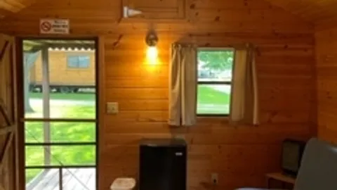 Basic Cabin — image 2 of 7
