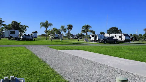 Premium Gravel w Concrete Patio — image 2 of 10