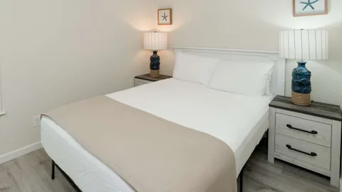 Standard Cottage Rental — image 2 of 12