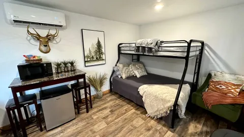 White Tail Cabin — image 2 of 6