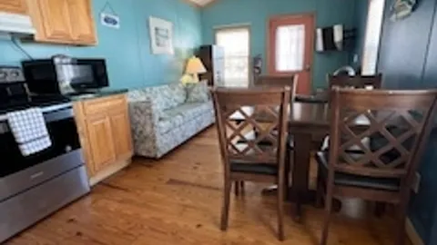 Cabin 5 - Queen Bed & Bunk Beds, & Futon — image 2 of 6