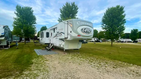30/50 Amp Full Hookup RV Site — image 1 of 2