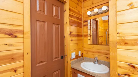 Yogi Bear™ Cabin — image 8 of 8