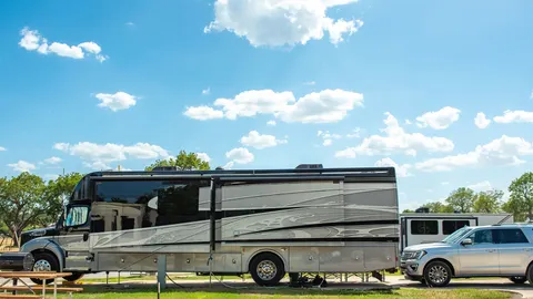 Red Carpet Pull-Thru RV — image 3 of 3