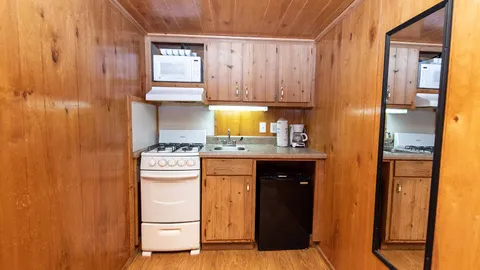 Cindy Bear™ Cabin — image 2 of 11