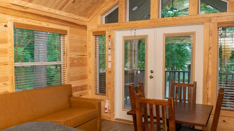 Bon Temps Bungalow — image 2 of 8