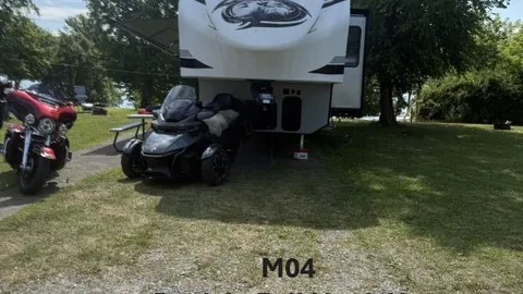 Deluxe RV Rear Lake View Full Hook Up Site — image 3 of 3