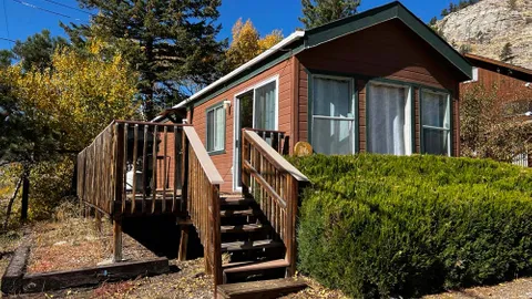 Cabin 14 Premium 1-Bedroom — image 1 of 5