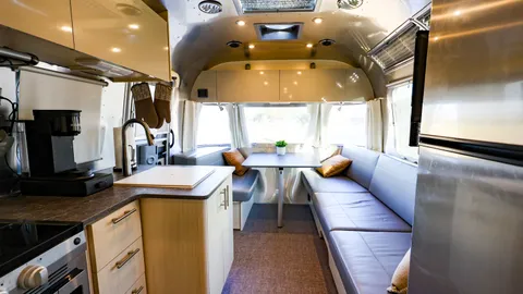 Airstream — image 7 of 7
