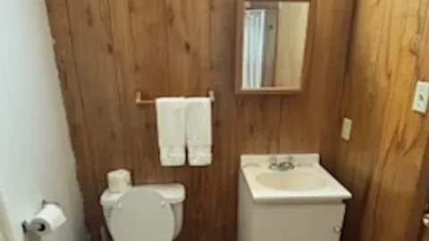 Double Bed Fishermans Cabin — image 2 of 9