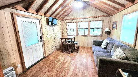 Humpy Fly Cottage — image 2 of 20