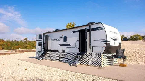 35' Surveyor - Sleeps 8-10 — image 1 of 7