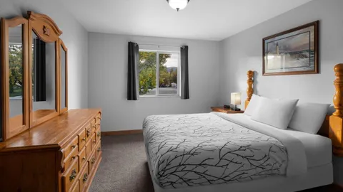 Beach Hotel - Park View Superior Suite (Sleeps 6) — image 1 of 6